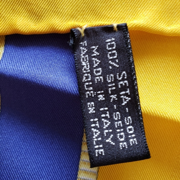 vintage CÉLINE silk scarf 34"X34" beautiful vibrant colors - Picture 4 of 9